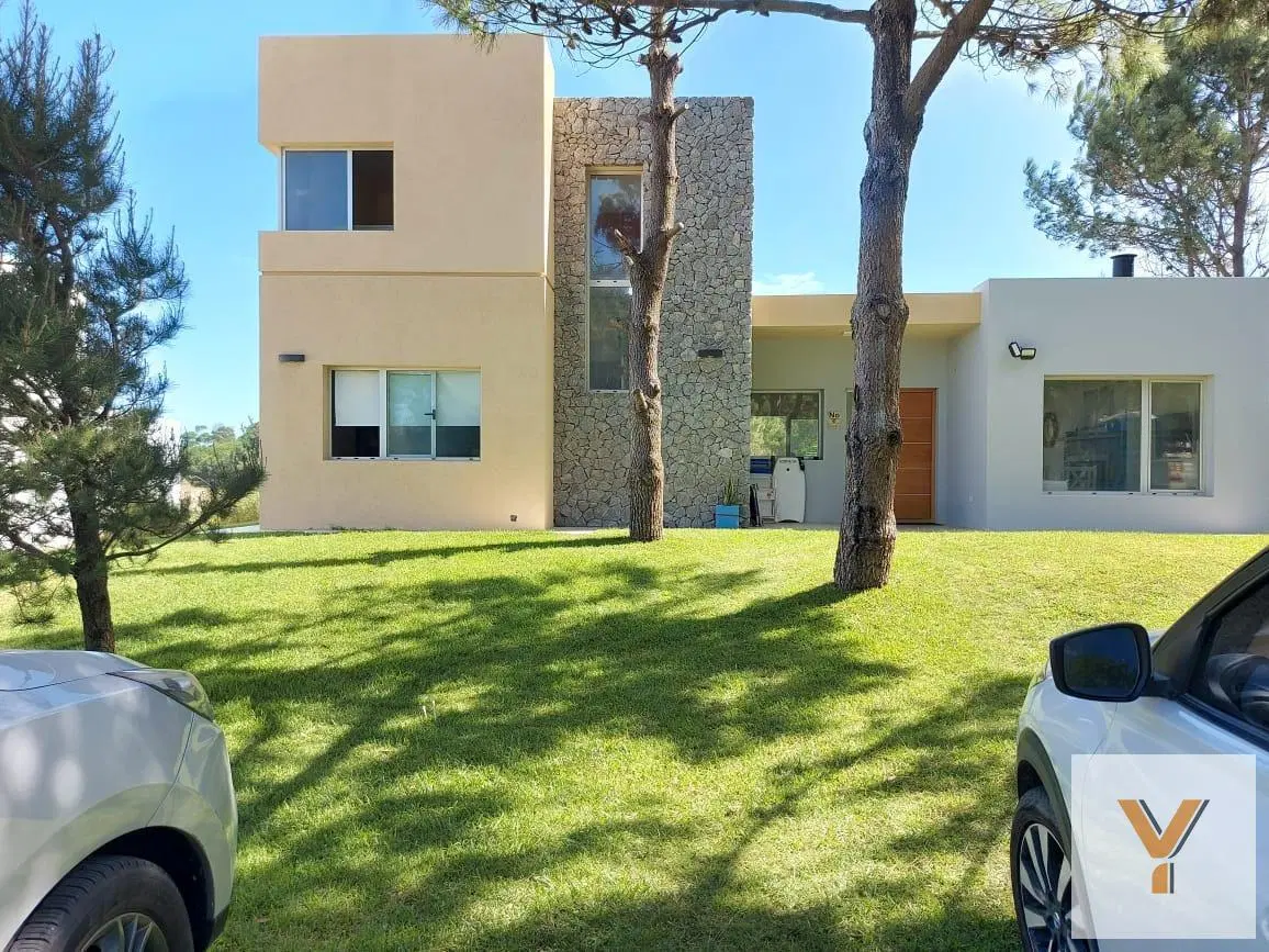 Casa en venta - 4 Dormitorios 3 Baños - Cochera - 1.000Mts2 - Golf II, Costa Esmeralda, Pinamar 2