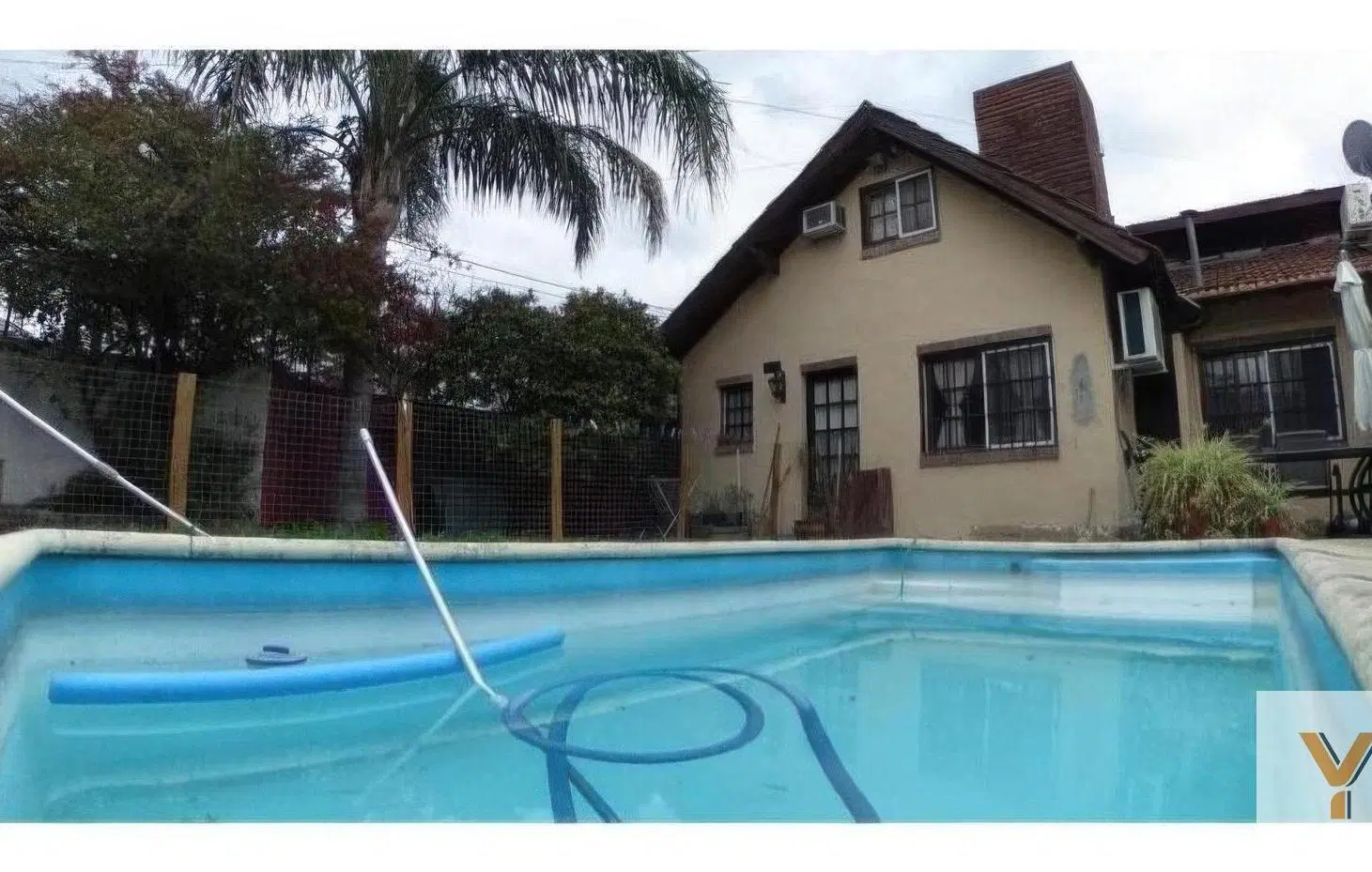 Casa en venta - 4 Dormitorios 3 Baños 1 Cochera - 300Mts2 - Ituzaingó 3
