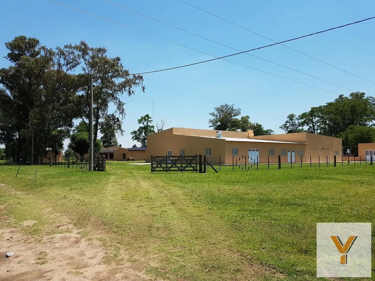 Edificio comercial en venta - 6 dormitorios 2 baños - frigorífico - 20 hectáreas - Navarro 4