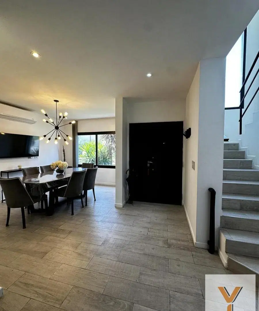 Casa en venta - 4 Dormitorios 2 Baños - Pilar 5