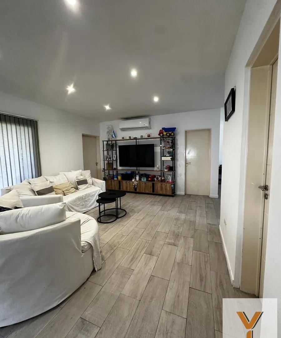 Foto de Casa en venta - 4 Dormitorios 2 Baños - Pilar, imagen 1