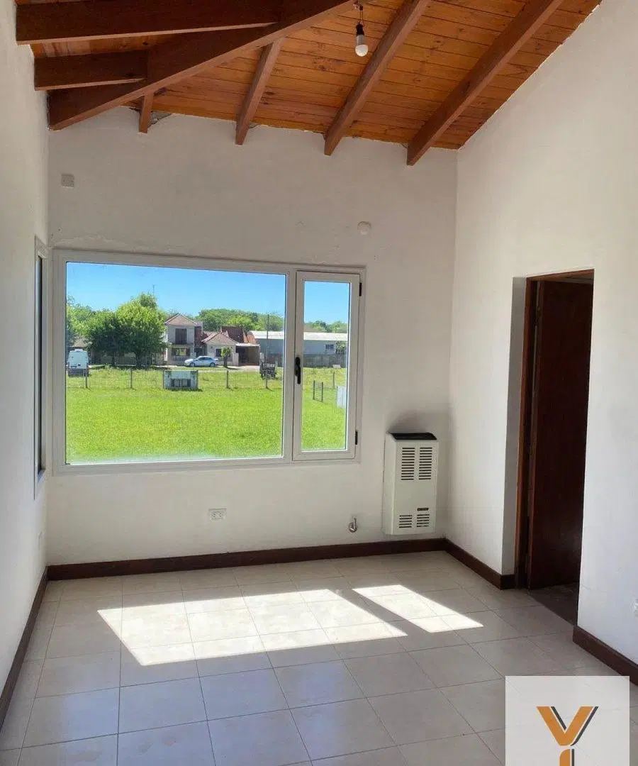 Casa en venta - 2 Dormitorios 2 Baños - 186mts2 - General Madariaga 2
