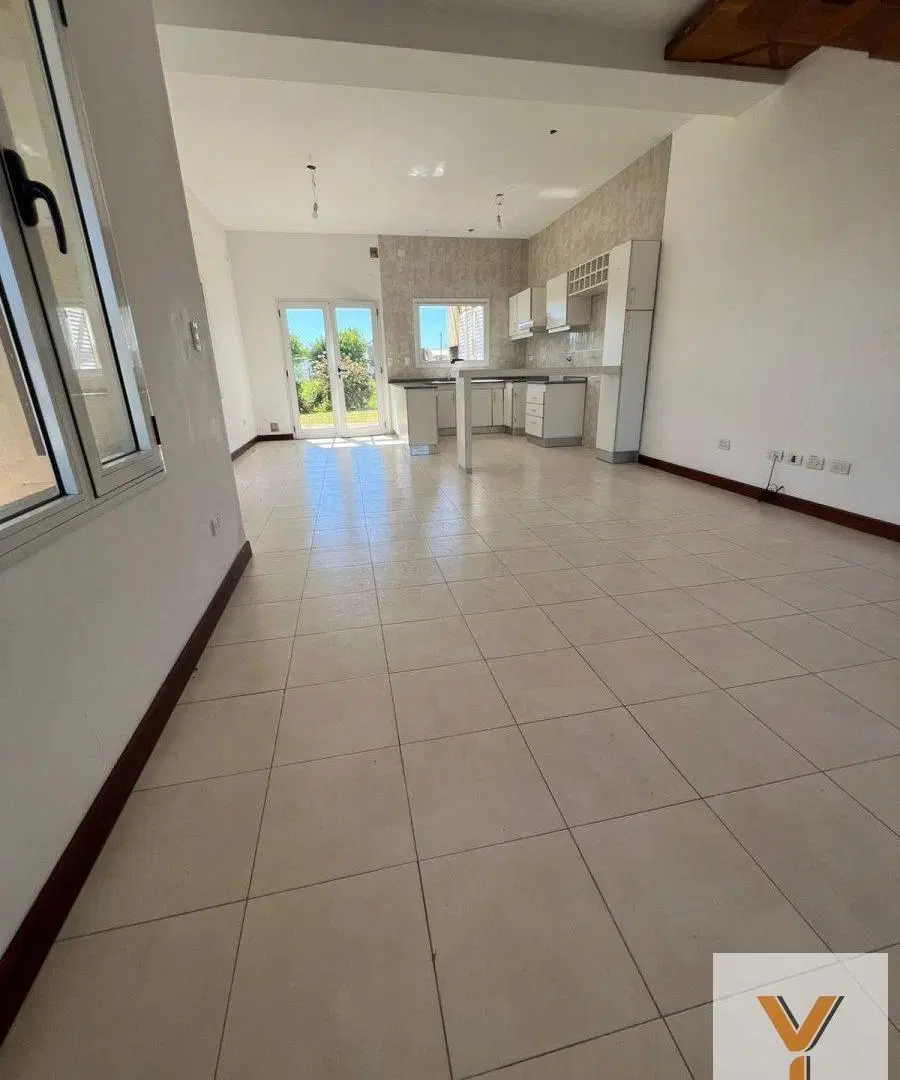 Casa en venta - 2 Dormitorios 2 Baños - 186mts2 - General Madariaga 4