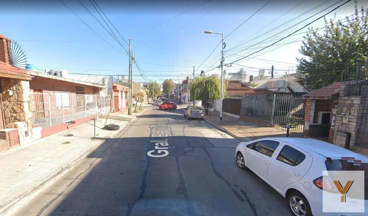 Cochera - 16mts2 totales - descubierta - Sarandi 4
