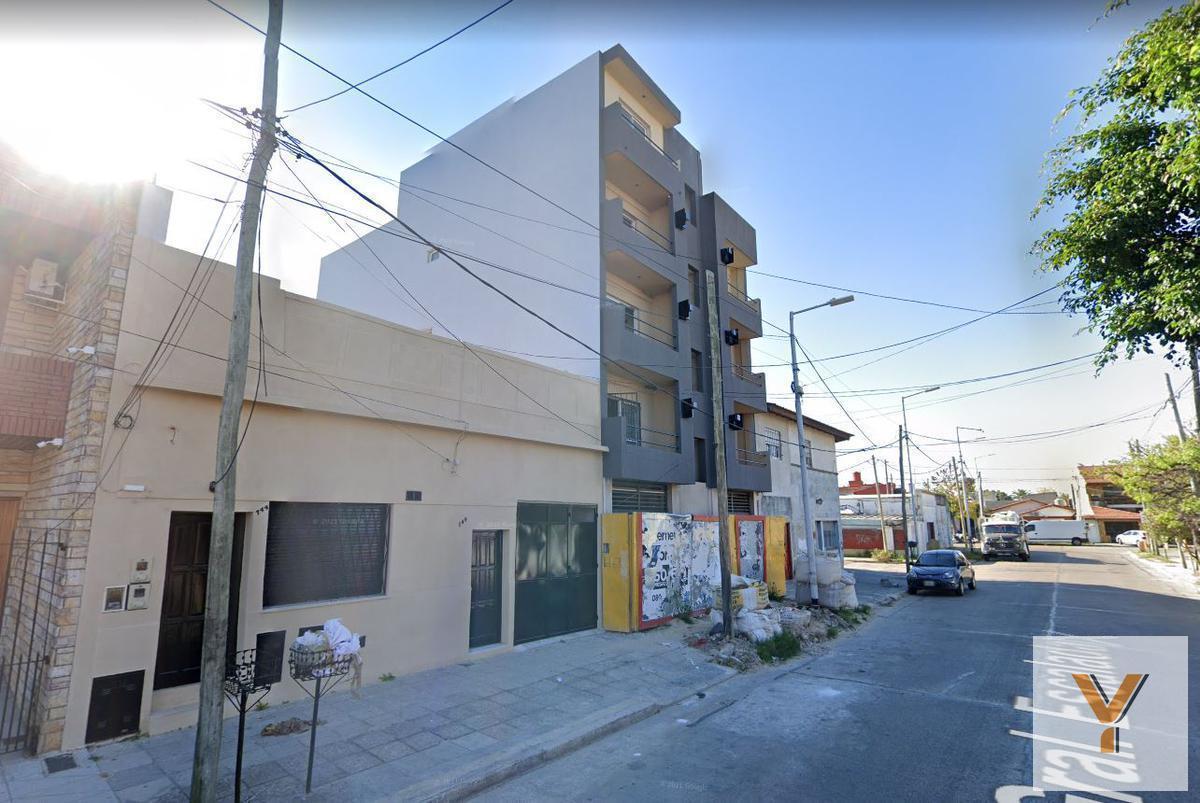 Foto de Cochera - 16mts2 totales - descubierta - Sarandi, imagen 2