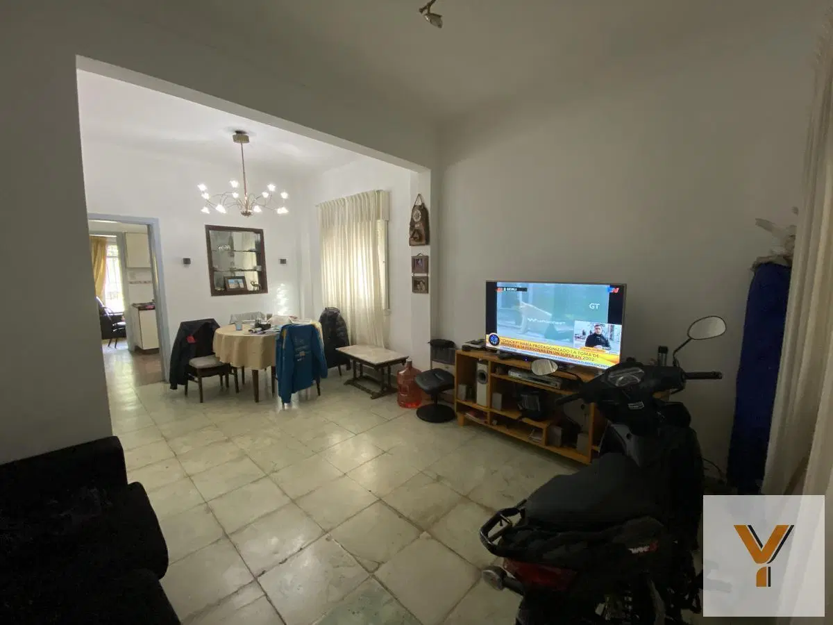 Casa en venta - 3 Dormitorios 2 Baños - Cochera - 300Mts2 - Quilmes 3