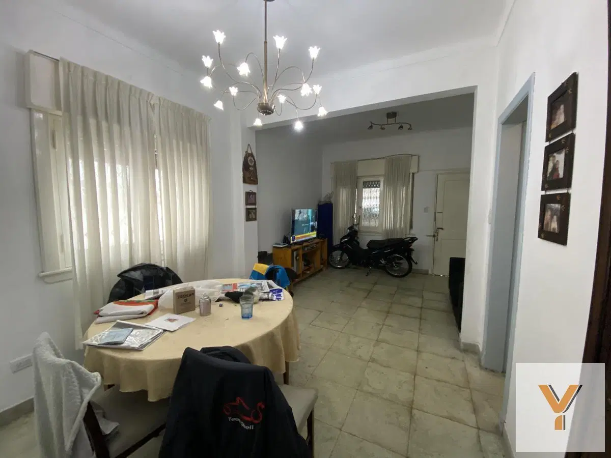 Casa en venta - 3 Dormitorios 2 Baños - Cochera - 300Mts2 - Quilmes 4