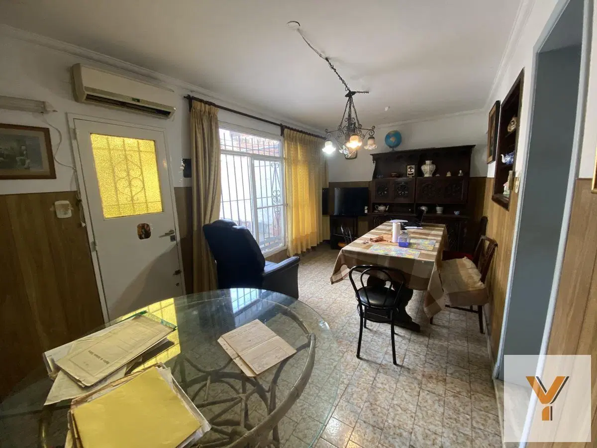 Casa en venta - 3 Dormitorios 2 Baños - Cochera - 300Mts2 - Quilmes 2