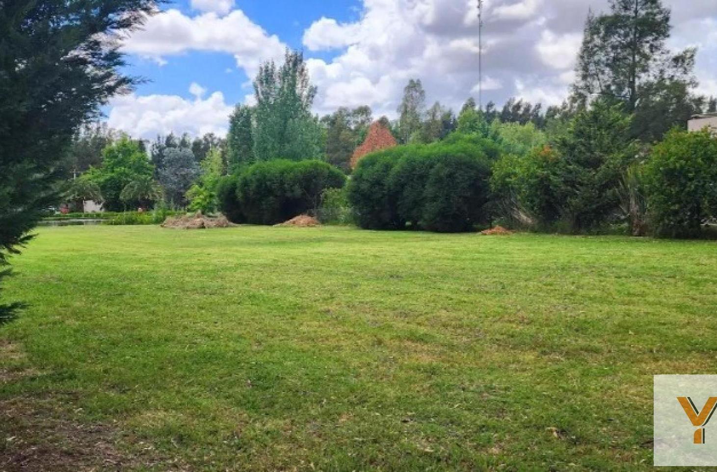 Foto de Terreno en venta - 1415mts2 - Club Miralagos, imagen 1