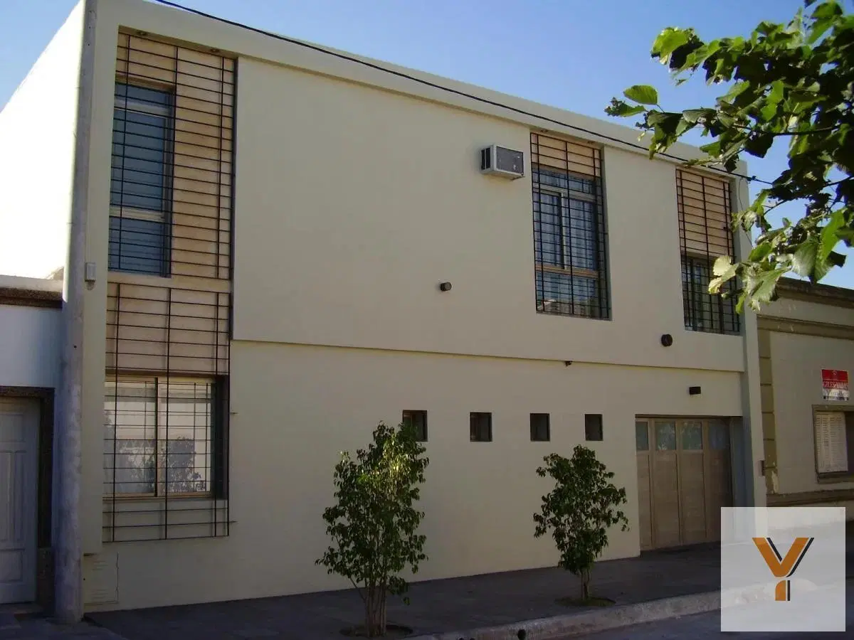 Casa en venta - 3 Dormitorios 2 Baños - 211Mts2 - San Pedro 3