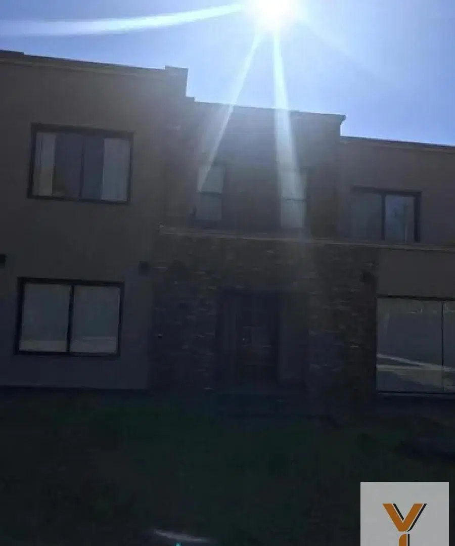 Casa en venta - 4 Dormitorios 4 Baños - Ezeiza 2