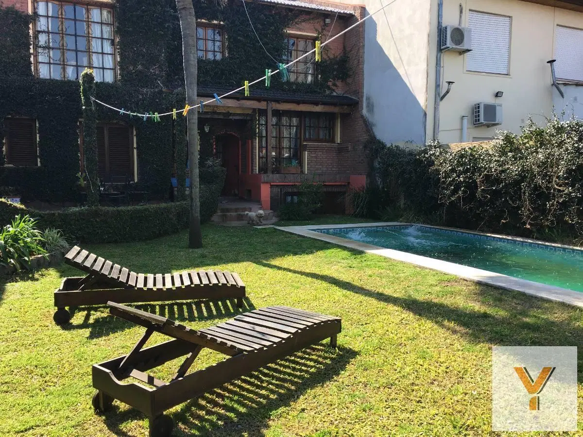 Casa en venta - 4 Dormitorios 3 Baños - Cocheras - 347Mts2 - Ituzaingó Norte 5