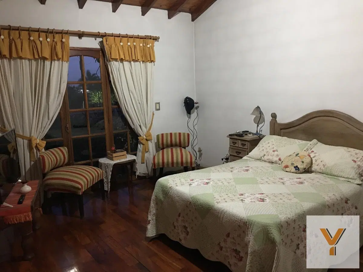 Casa en venta - 4 Dormitorios 3 Baños - Cocheras - 347Mts2 - Ituzaingó Norte 3
