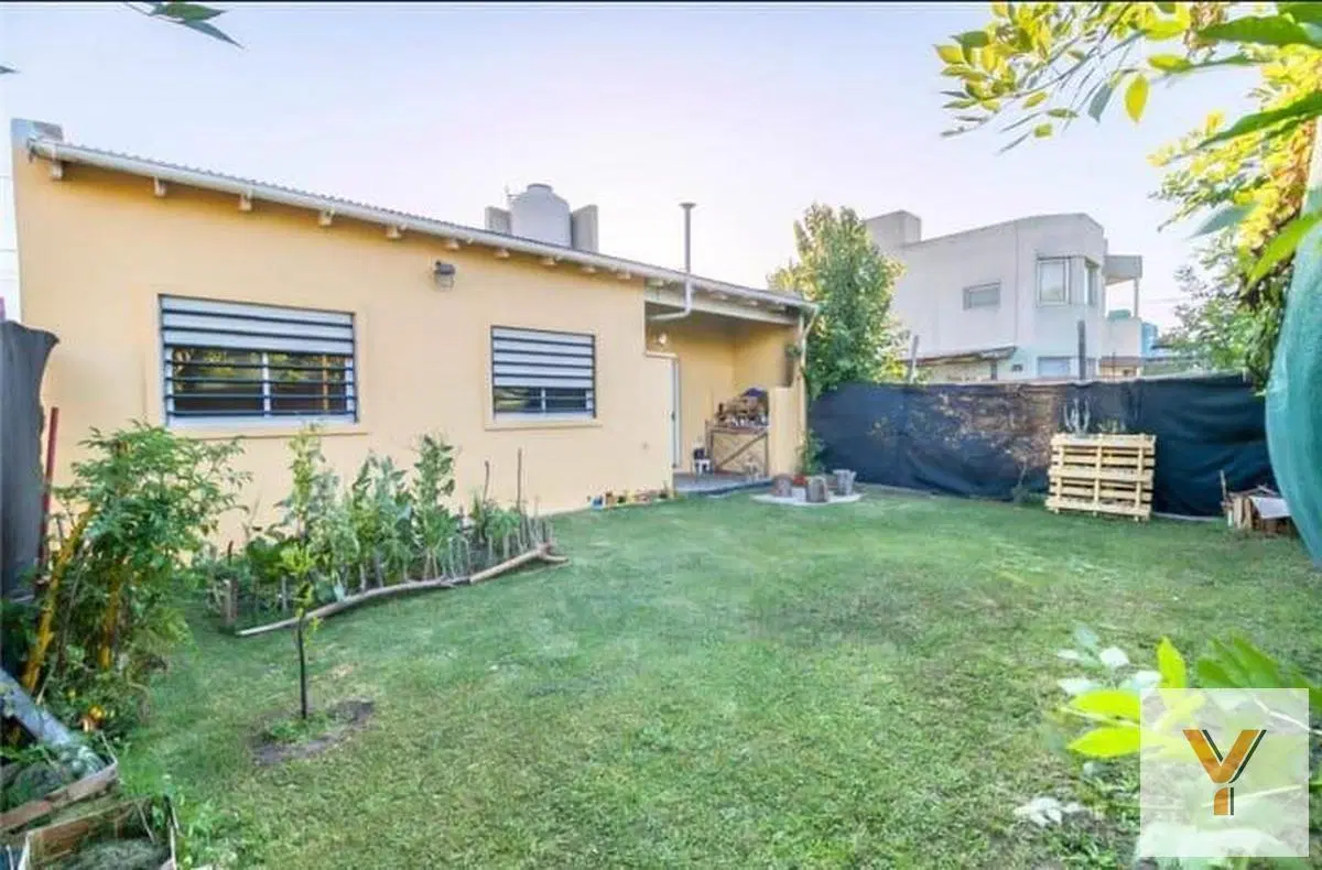 Casa en venta - 2 dormitorios 1 baño - 200mts2 - Manuel B. Gonnet 2