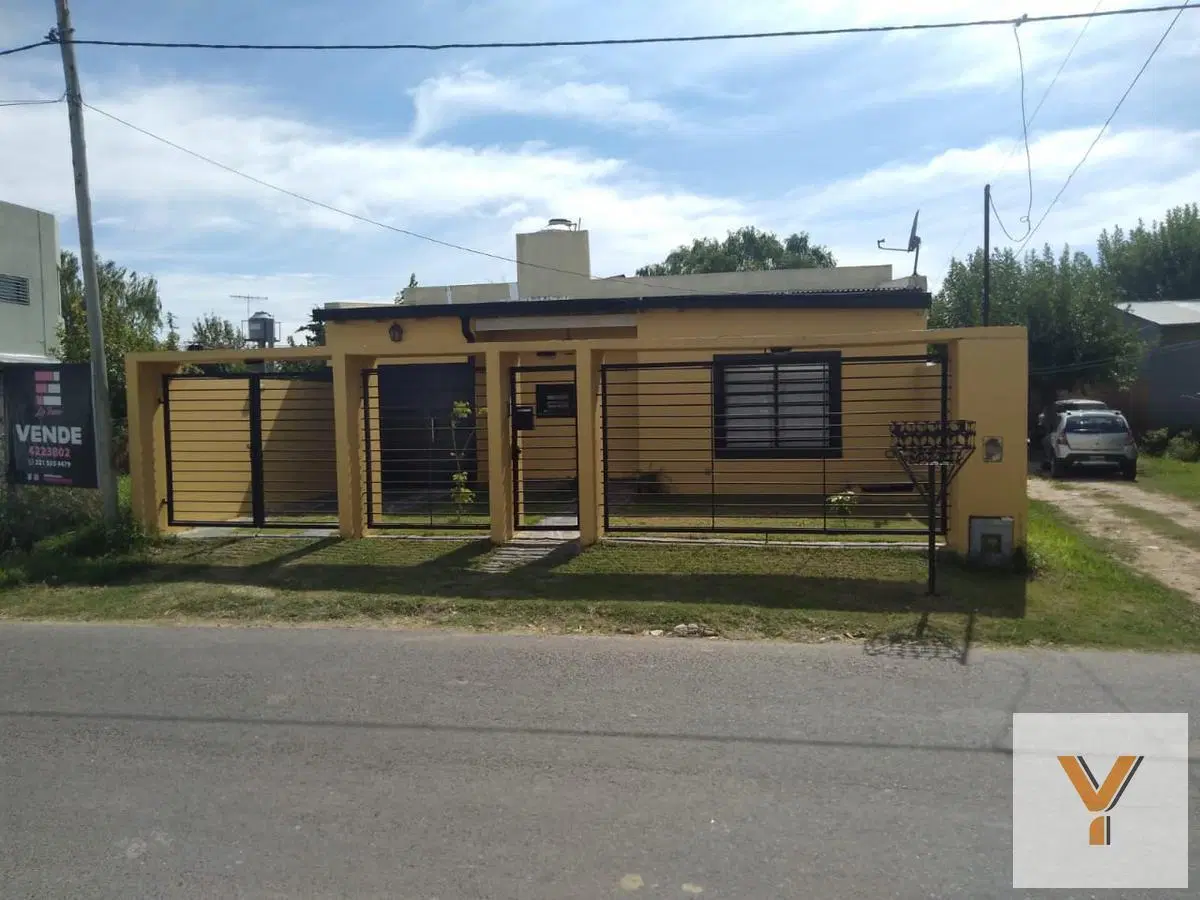 Casa en venta - 2 dormitorios 1 baño - 200mts2 - Manuel B. Gonnet 5