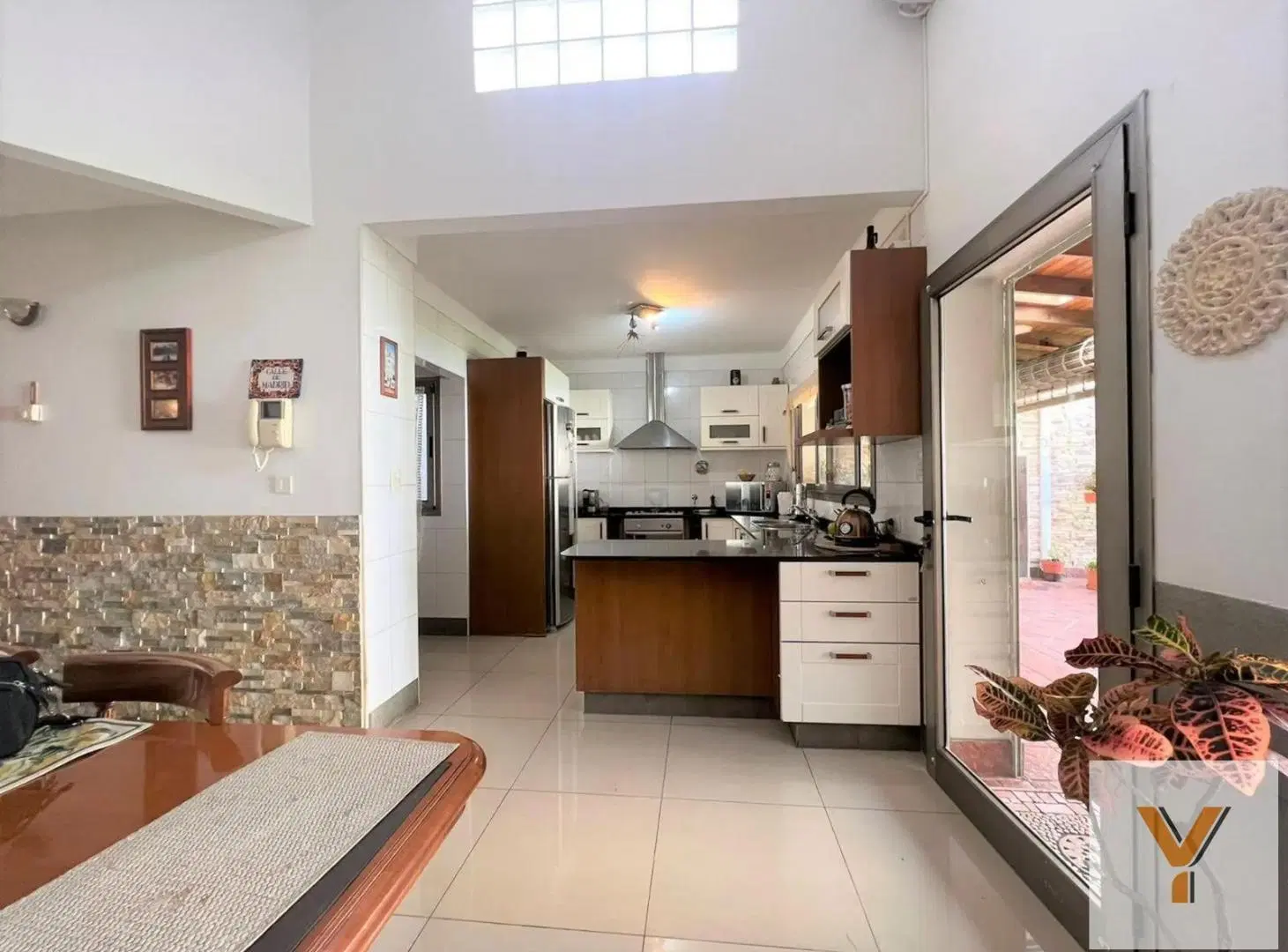 Casa en venta - 4 Dormitorios 4 Baños - 265mts2 - Barracas 8