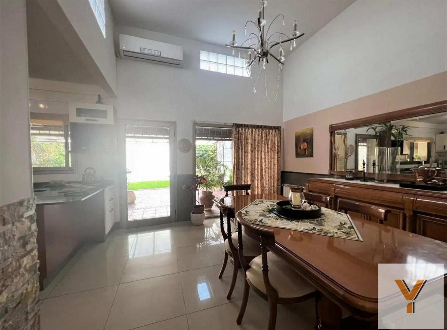 Casa en venta - 4 Dormitorios 4 Baños - 265mts2 - Barracas