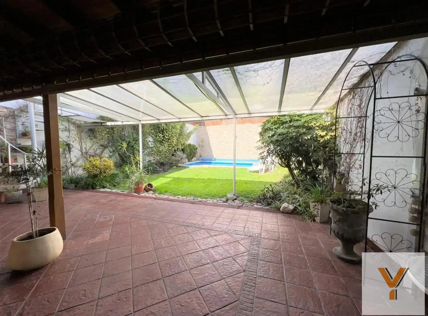 Casa en venta - 4 Dormitorios 4 Baños - 265mts2 - Barracas 5