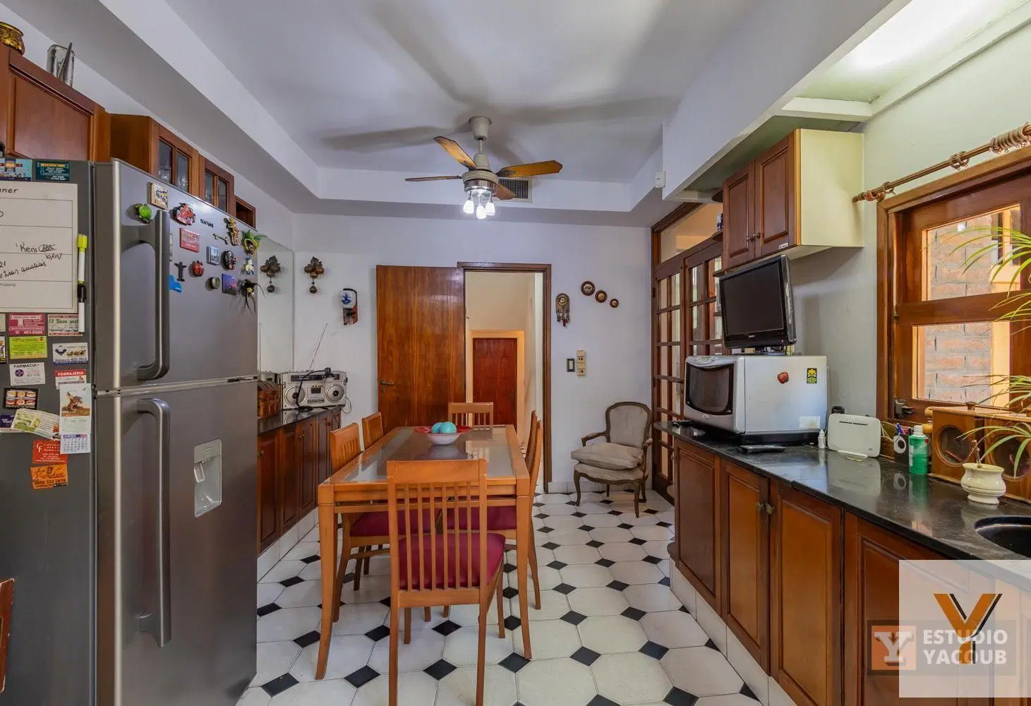 Casa en venta - 3 Dormitorios 2 Baños - Cochera - 240Mts2 - La Plata 3