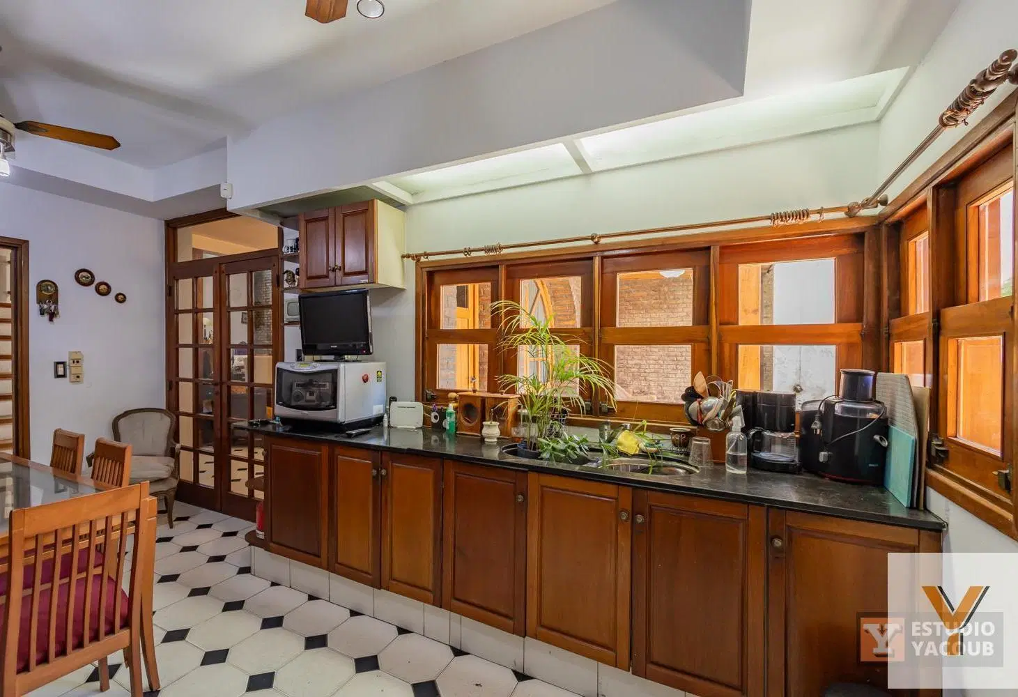 Casa en venta - 3 Dormitorios 2 Baños - Cochera - 240Mts2 - La Plata 5