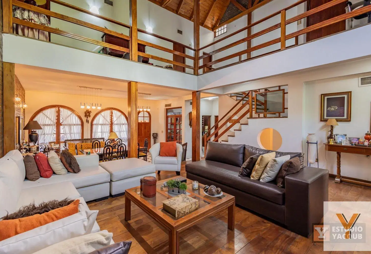 Casa en venta - 3 Dormitorios 2 Baños - Cochera - 240Mts2 - La Plata 2