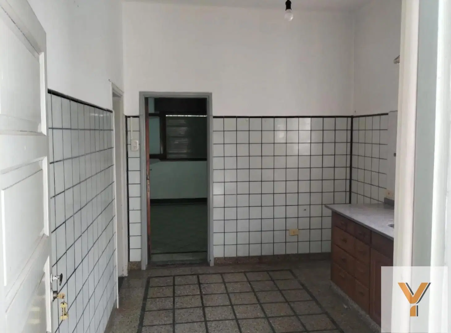 Casa en venta - 4 Dormitorios 2 Baños - 380Mts2 - Quilmes 4