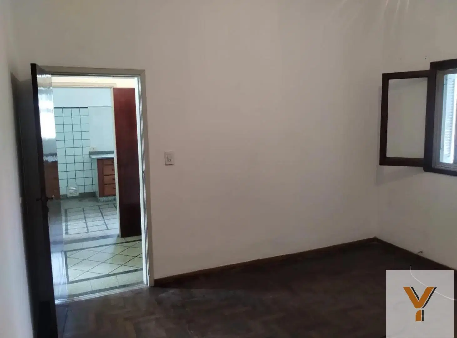 Casa en venta - 4 Dormitorios 2 Baños - 380Mts2 - Quilmes 8