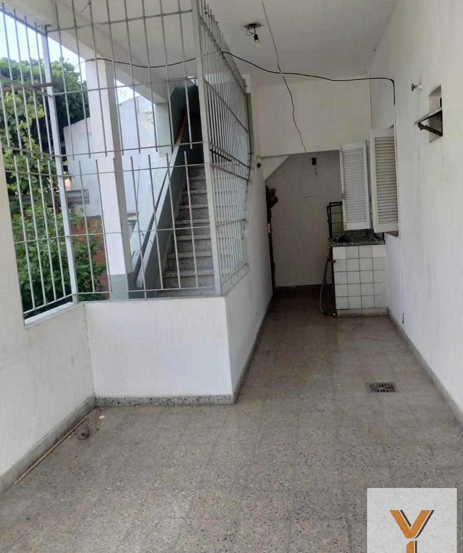 Foto de Casa en venta - 4 Dormitorios 2 Baños - 380Mts2 - Quilmes, imagen 2