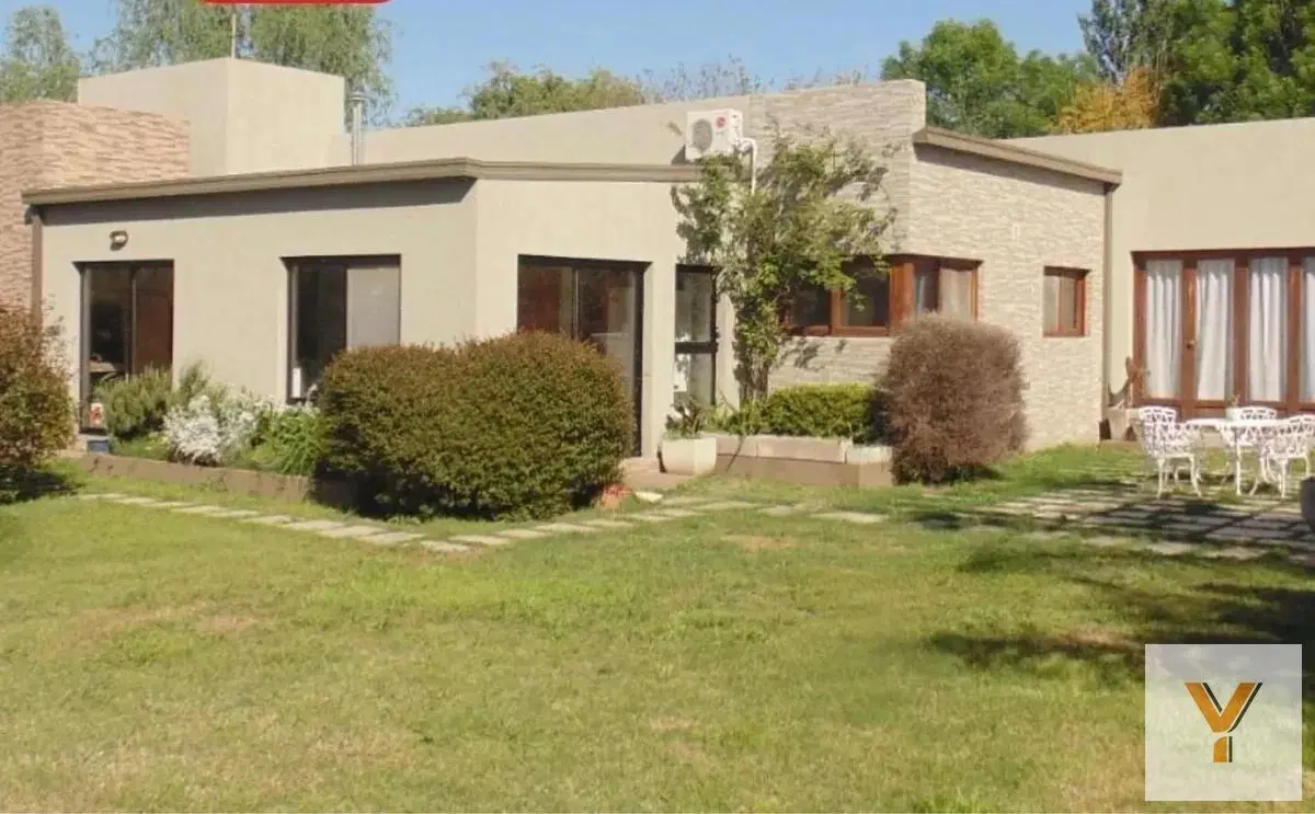 Casa en venta - 3 Dormitorios 3 Baños - Cochera - 1.968Mts2 - Chivilcoy 4