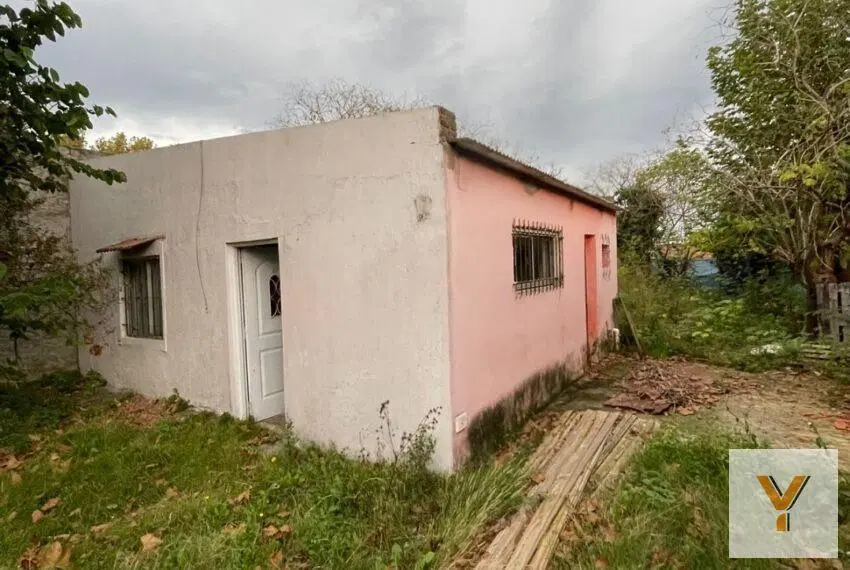 Casa en venta - 3 Dormitorios 1 Baño - 25 de Mayo 8