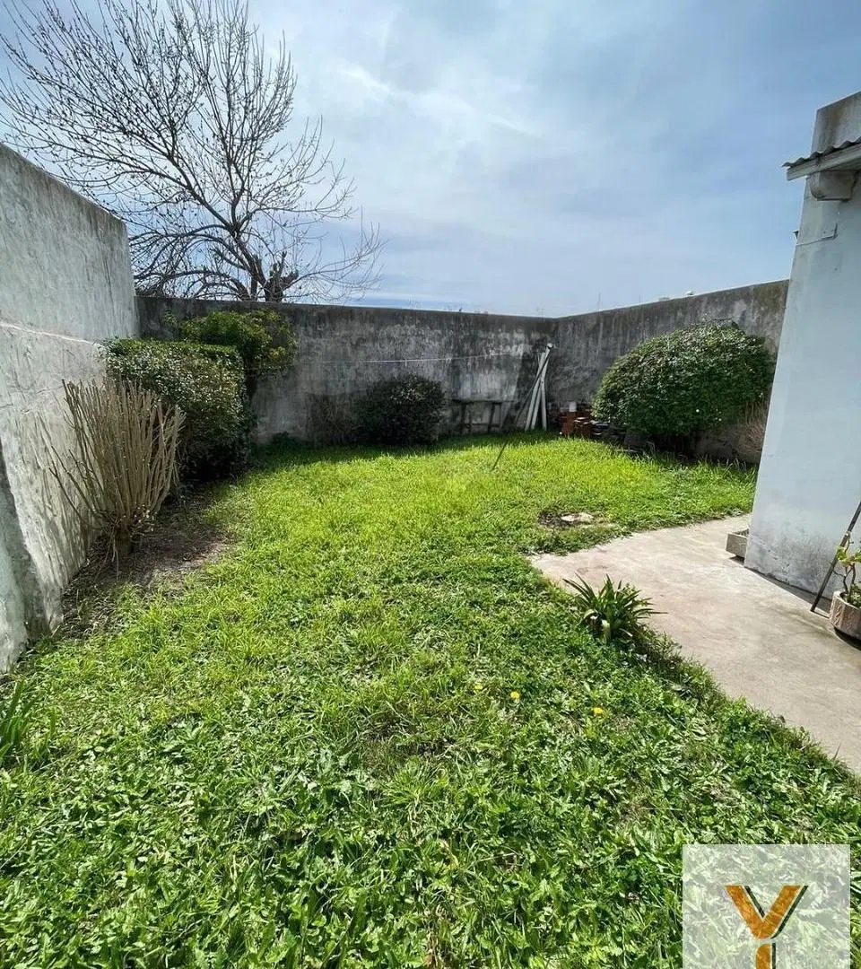 Casa en venta - 3 Dormitorios 1 Baño - 25 de Mayo 2