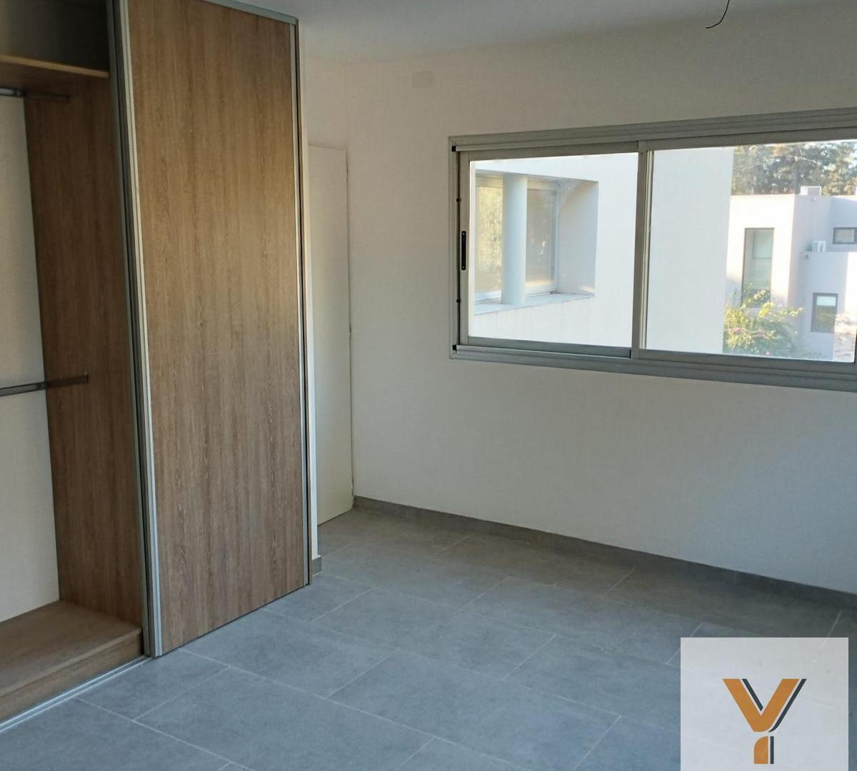 Foto de Casa en venta - 2 Dormitorios 2 Baños - 650Mts2 - La Arbolada, imagen 3