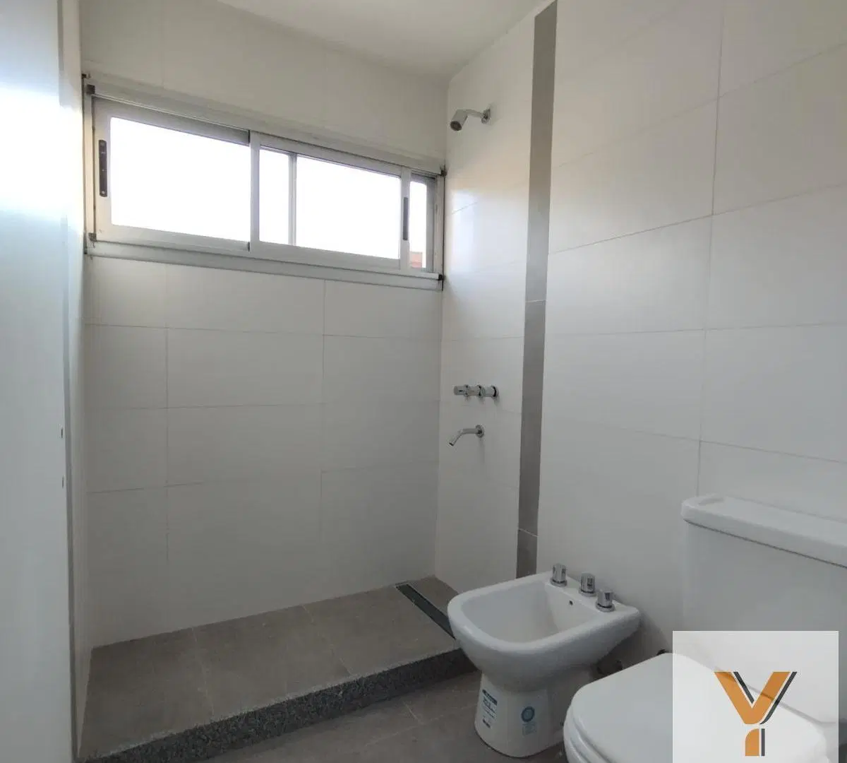 Casa en venta - 2 Dormitorios 2 Baños - 650Mts2 - La Arbolada, Berazategui 1