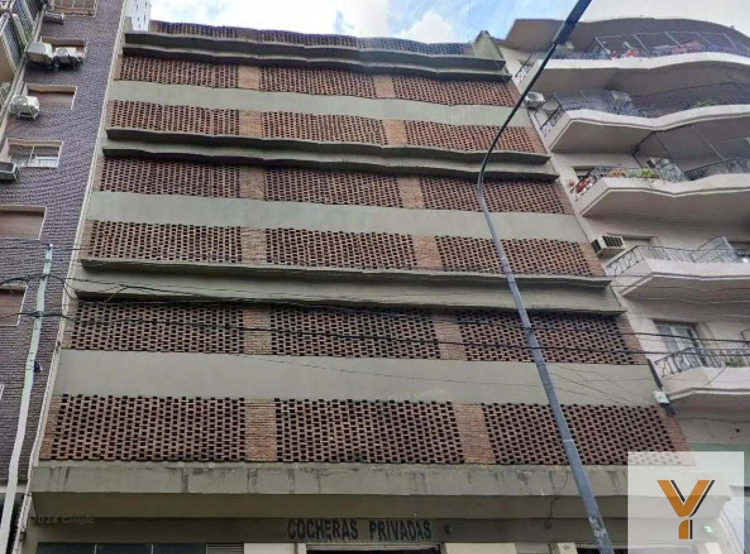 Cochera en venta - 12,39Mts2 - Flores 8