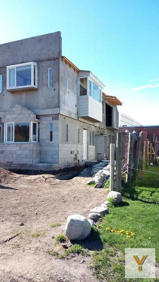 Casa duplex en venta - 2 dormitorios 1 baño - en construcción - 55mts2 - Junin De Los Andes 2