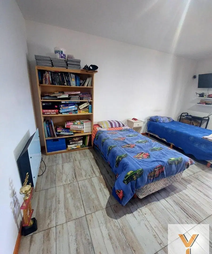 Casa en venta - 4 Dormitorios 2 Baños - La Plata 8