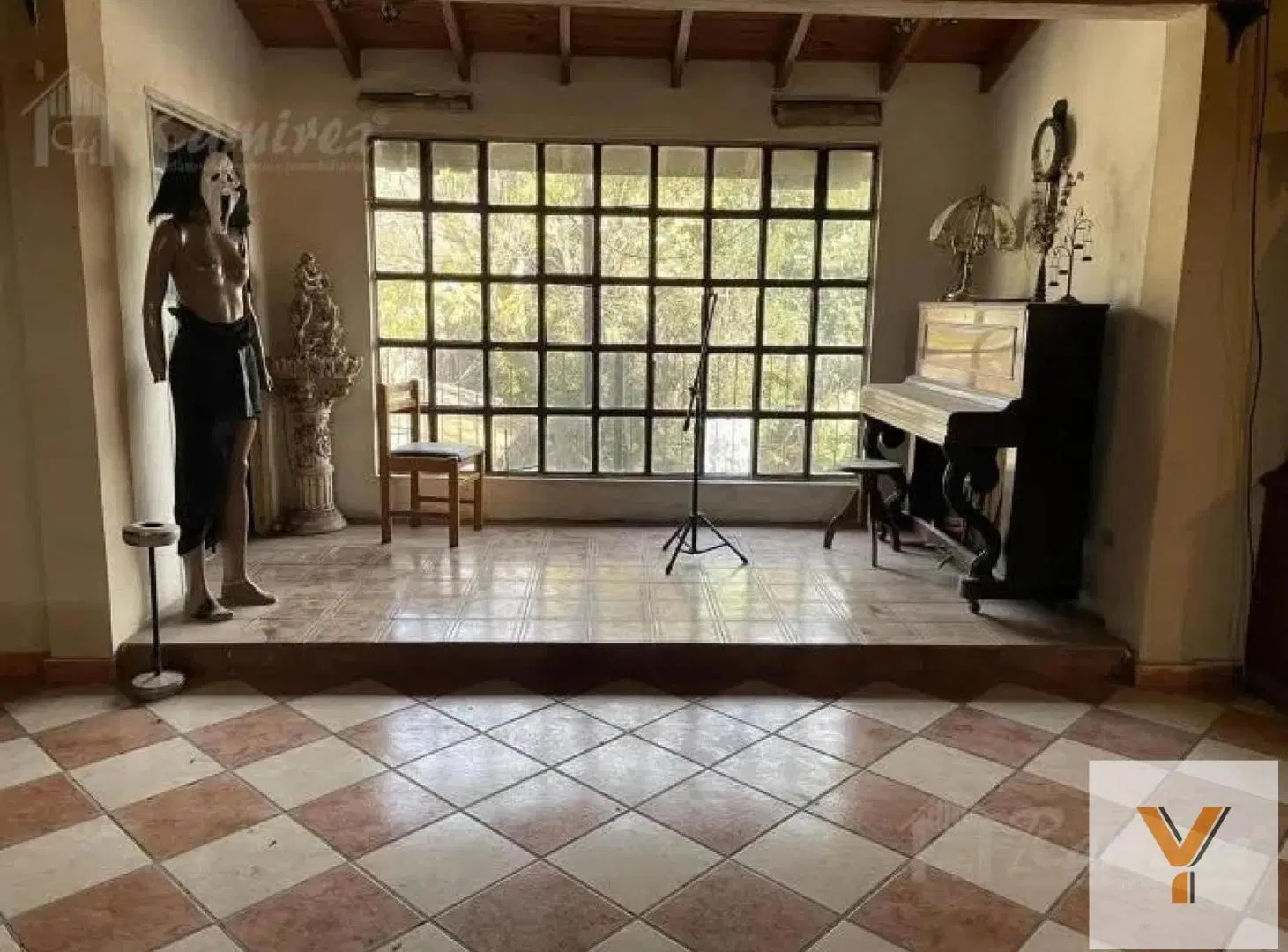 Casa en venta - 5 Dormitorios 4 Baños - Moreno 5