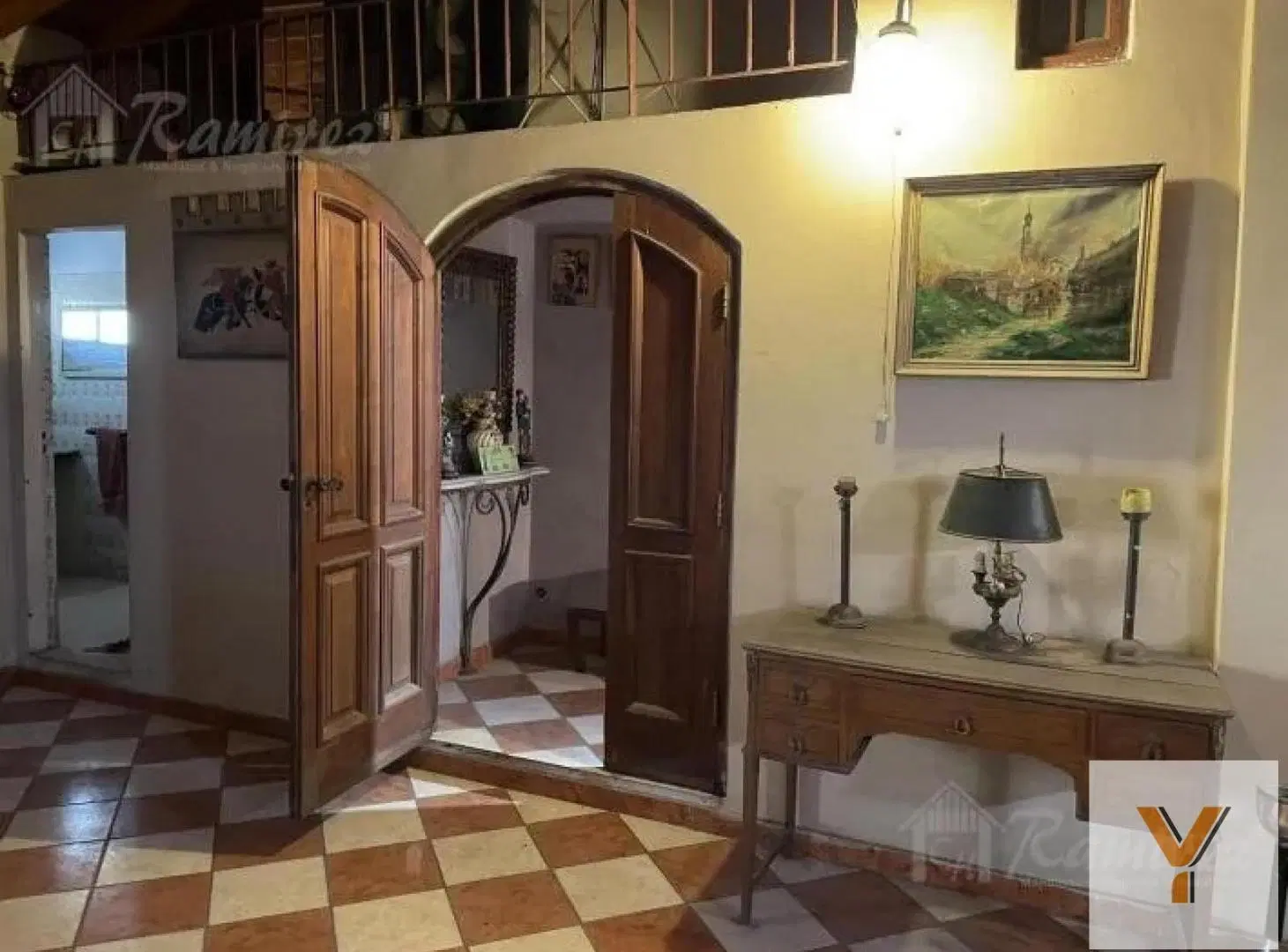 Casa en venta - 5 Dormitorios 4 Baños - Moreno 2