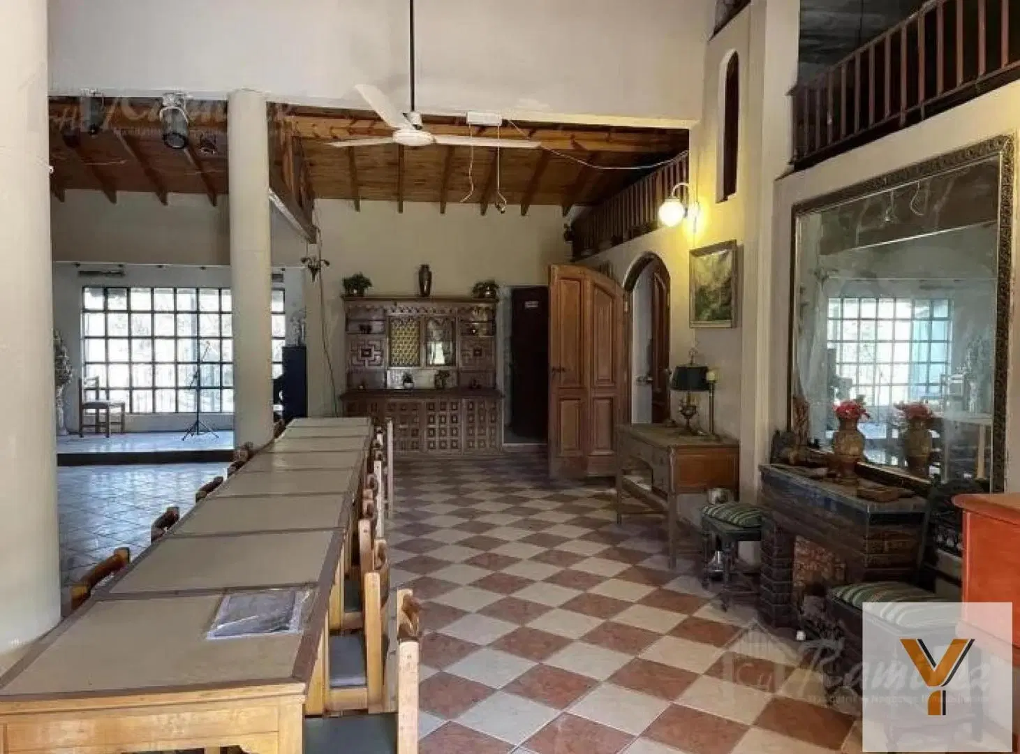 Casa en venta - 5 Dormitorios 4 Baños - Moreno 4