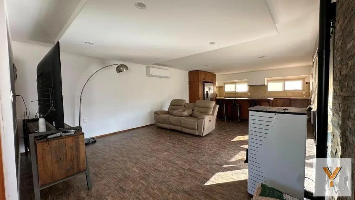 Casa en venta - 3 Dormitorios 2 Baños - Colonia 1