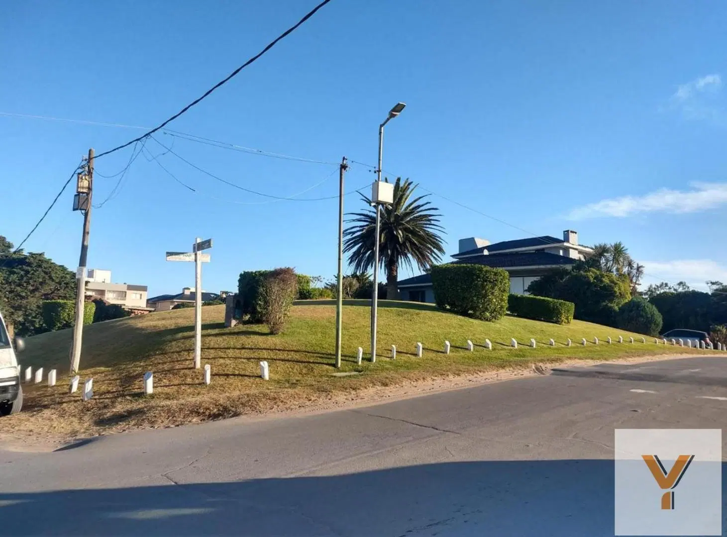 Casa en venta - 4 Dormitorios 5 Baños - Cocheras - 1.546Mts2 - Pinamar 3