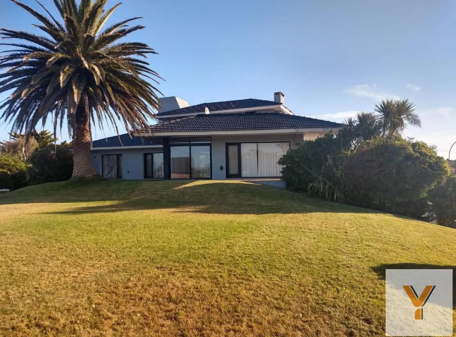 Casa en venta - 4 Dormitorios 5 Baños - Cocheras - 1.546Mts2 - Pinamar 1