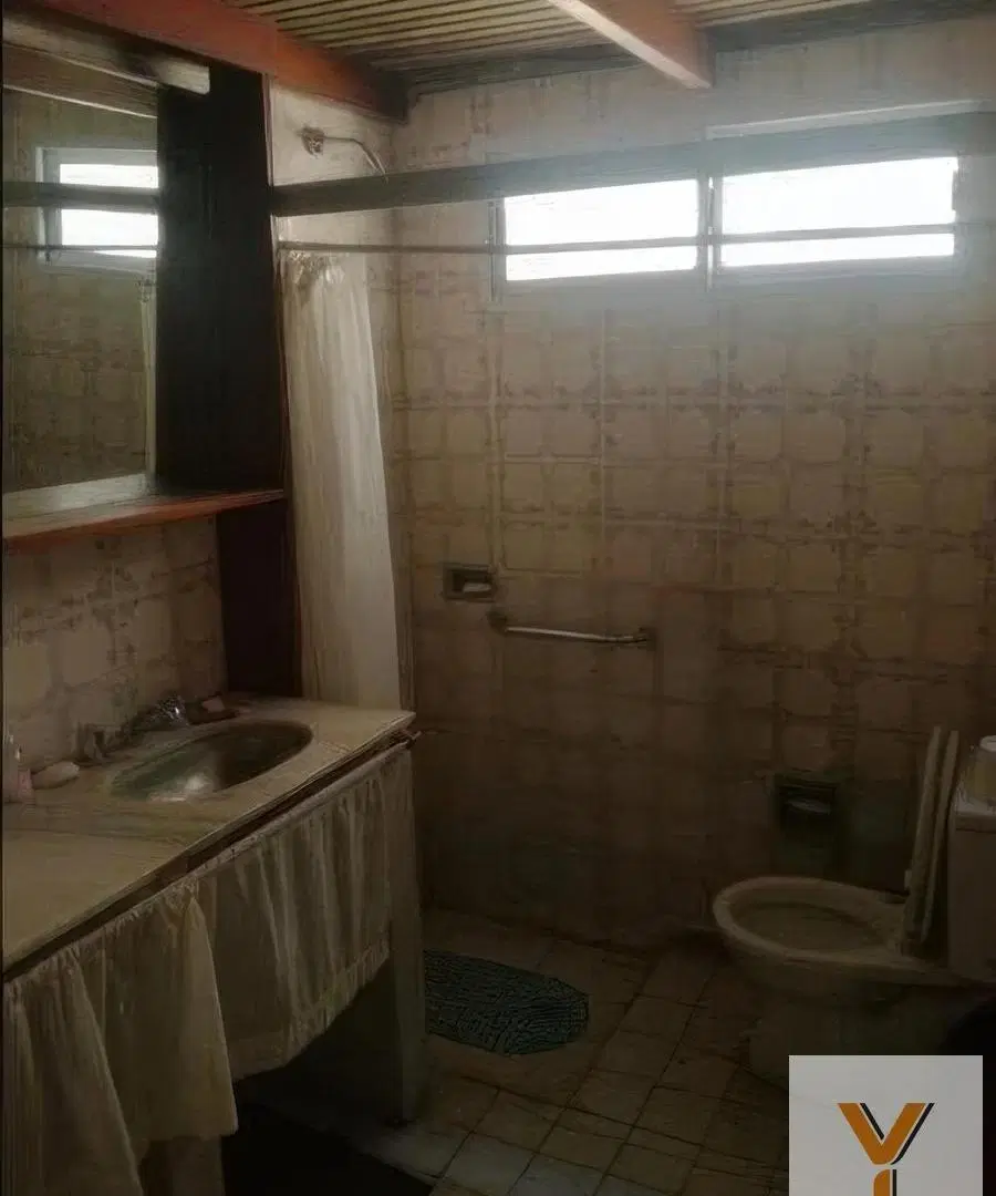 Casa en venta - 4 Dormitorios 2 Baños 1 Cochera - 261Mts2 - Los Hornos 4