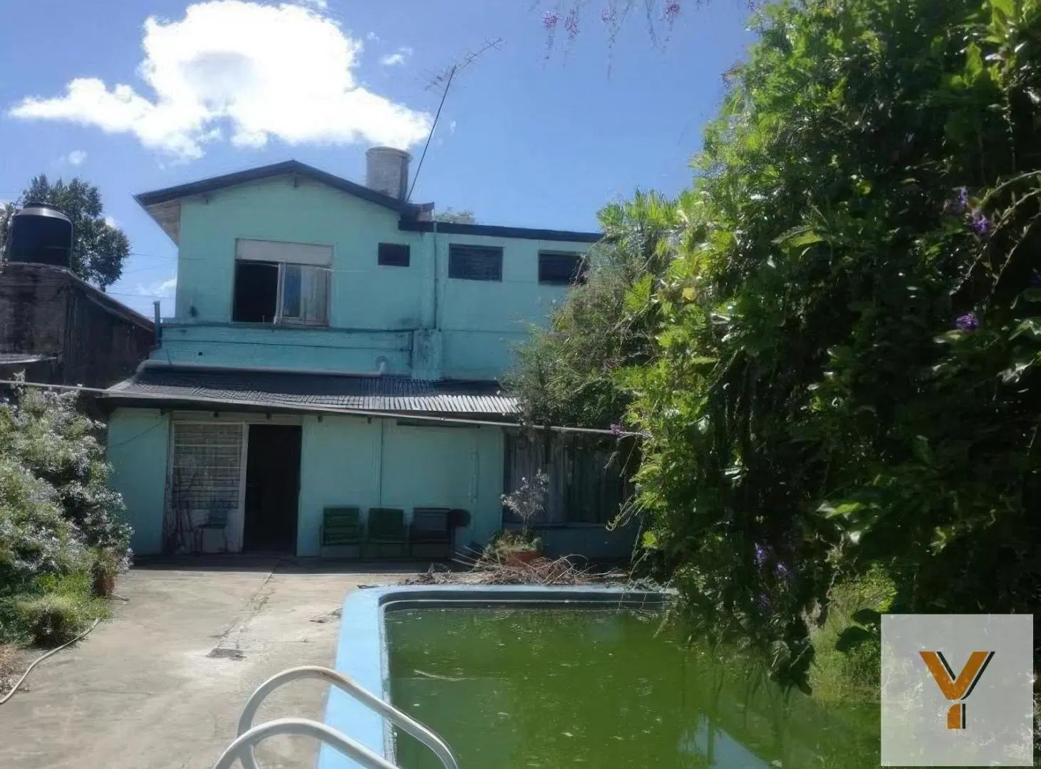 Casa en venta - 4 Dormitorios 2 Baños 1 Cochera - 261Mts2 - Los Hornos 5