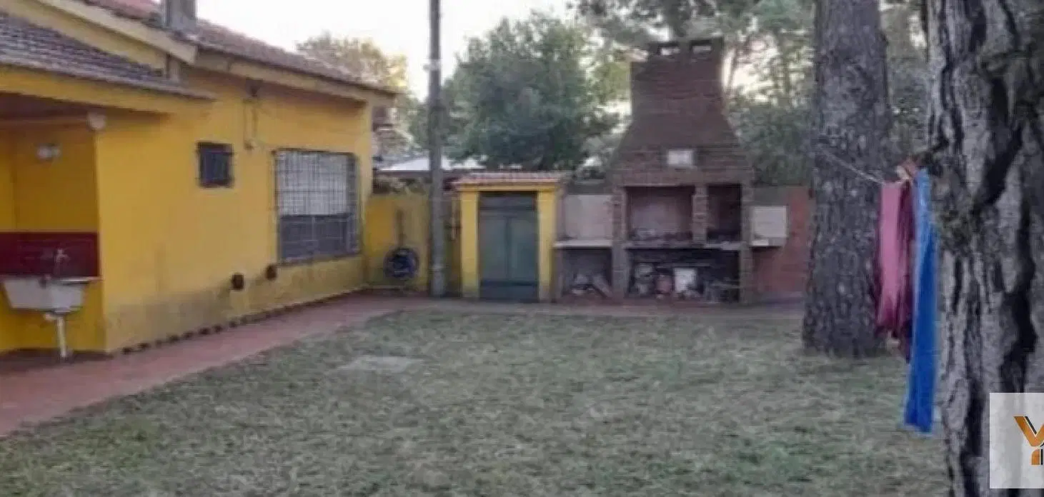 Casa en venta - 2 Dormitorios 1 Baño - Mar del Tuyú 4