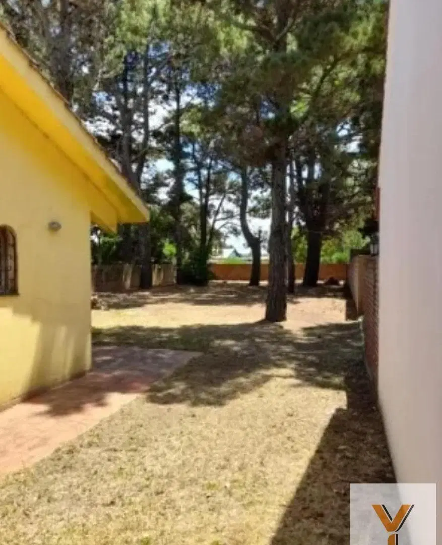 Casa en venta - 2 Dormitorios 1 Baño - Mar del Tuyú 3