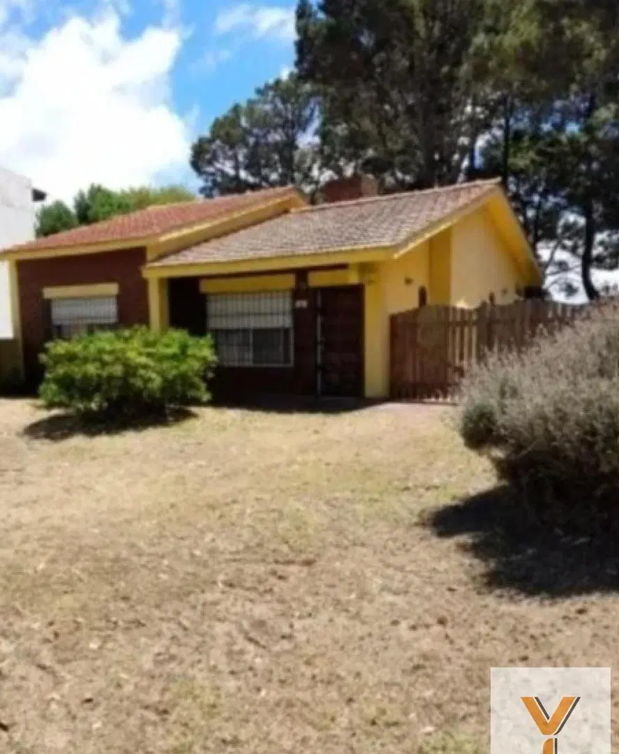 Casa en venta - 2 Dormitorios 1 Baño - Mar del Tuyú 2