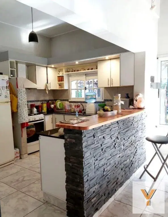 Casa en venta - 5 dormitorios 3 baños - Cochera - 1278mts2 - City Bell, La Plata 3