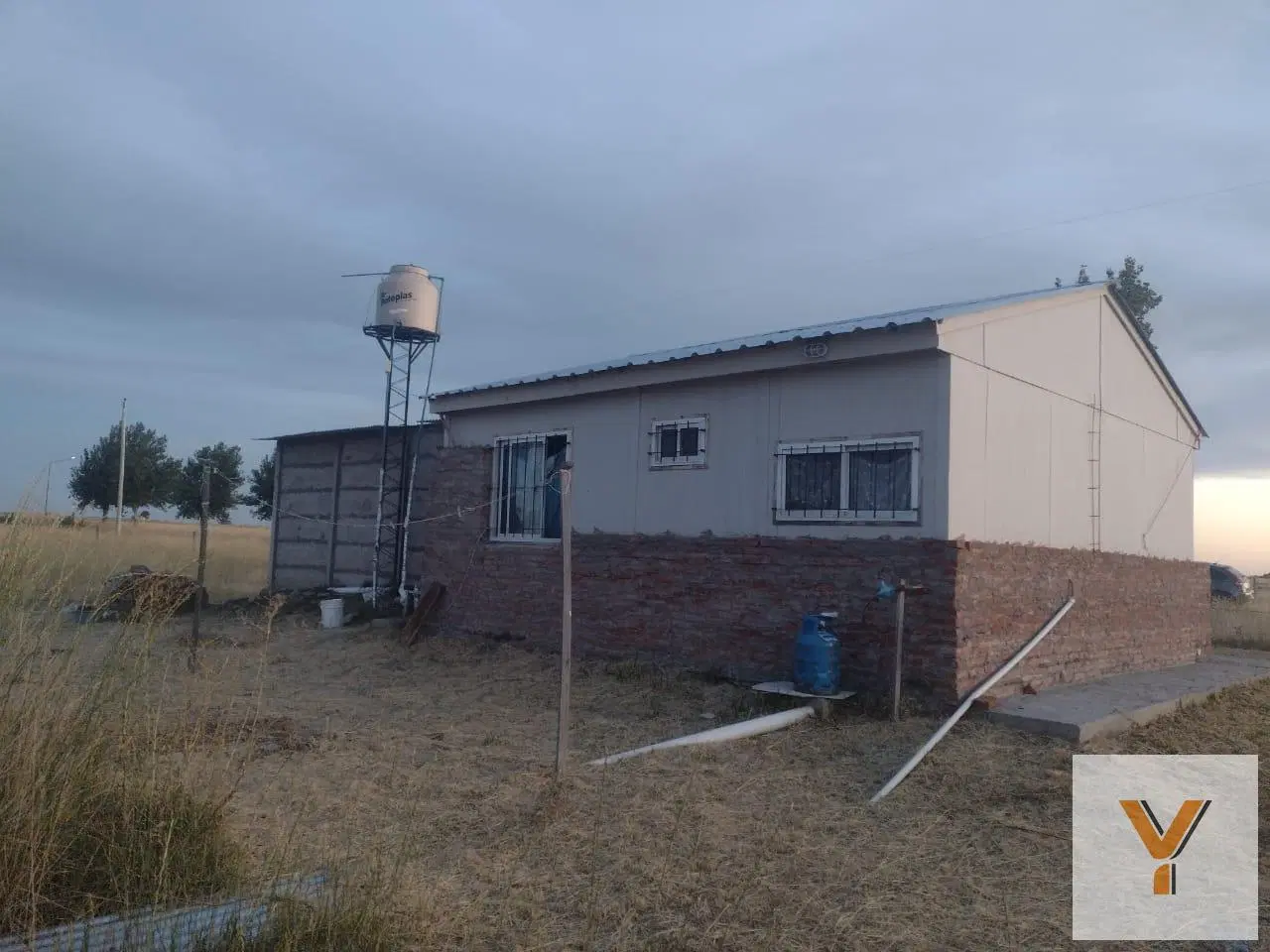 Casa en venta - 2 Dormitorios 1 Baño - 2.495Mts2 - General Lamadrid 3