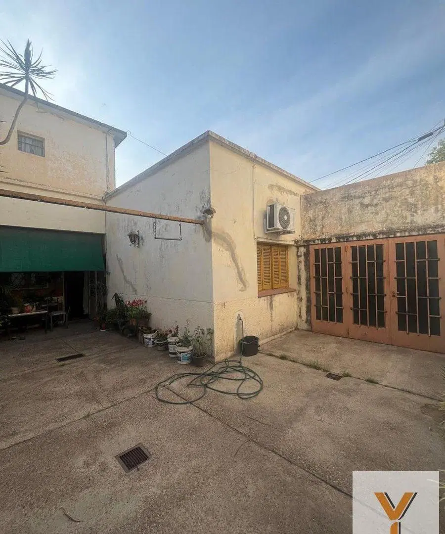 Casa en venta - 4 Dormitorios 2 Baños - 233Mts2 - Cochera - Córdoba Capital 4